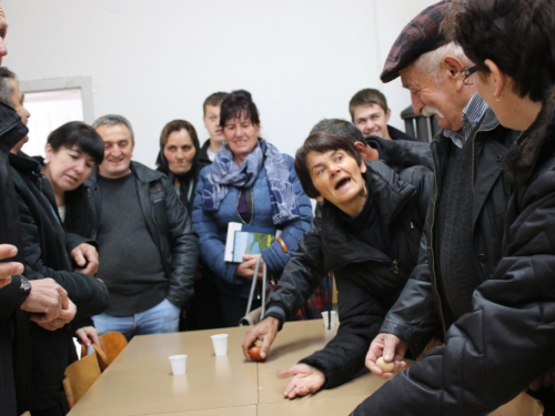 FOTO/VIDEO: Na Orašcu održan turnir u tucanju jaja