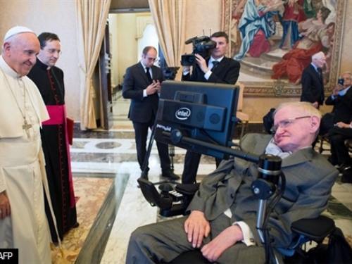 Susreli se papa Franjo i Stephen Hawking