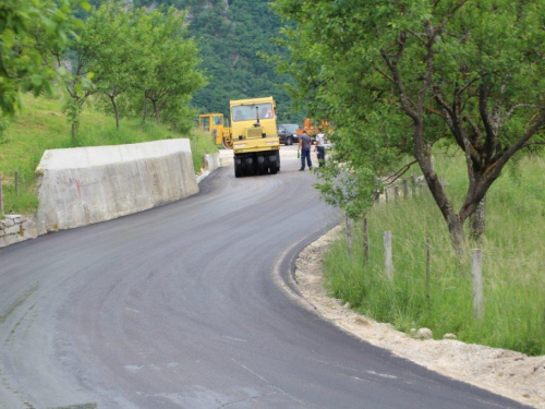 FOTO: Završena rekonstrukcija puta kroz Mlušu