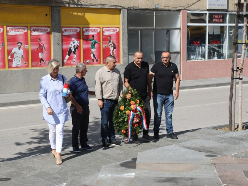 FOTO: Polaganjem vijenaca i svečanom sjednicom započelo obilježavanje Dana općine