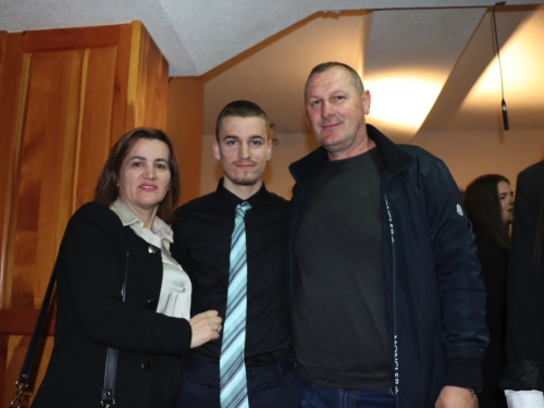 FOTO: ''Duhovni boj'' na Šćitu: Snažna poruka i dojmljiva izvedba oduševili prepunu dvoranu