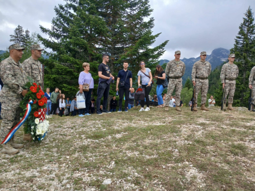 FOTO: Na Stipića livadi obilježena 32. godišnjica stradanja 39 hrvatskih civila i branitelja