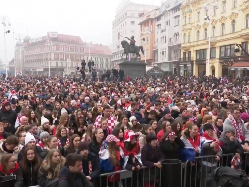 Doček u Zagrebu: Tisuće građana čeka srebrne Kauboje