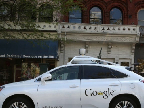 Googleov automobil bez vozača udario autobus