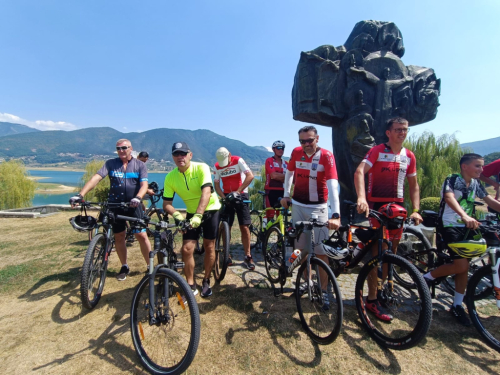 FOTO: I biciklisti iz Rame krenuli na hodočašće u Sinj