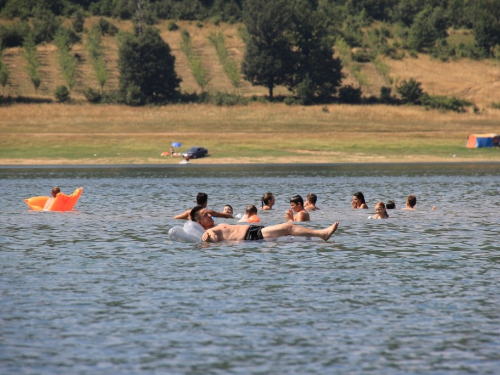 FOTO/VIDEO: Ramci spas od vrućina pronašli na Ramskom jezeru