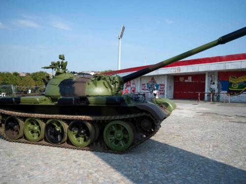 Vukovarski tenk postavljen ispred stadiona Crvene zvezde