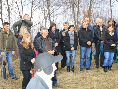 FOTO: Vlč. Ljubo Zadrić predvodio križni put na Uzdolu