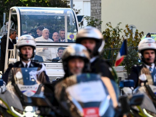 Papa svećenicima: Čuvajte se vjerskih skupina koje potiču političke podjele