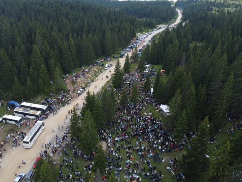 FOTO/VIDEO: Tisuće vjernika na Kedžari proslavilo 'Divin dan'