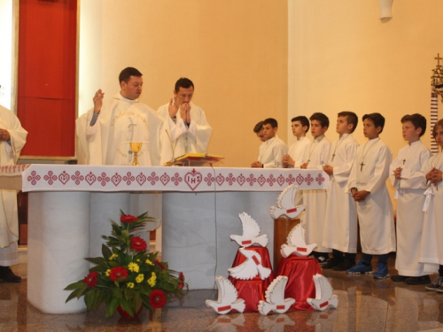 FOTO: Travnički sjemeništarci posjetili župu Prozor