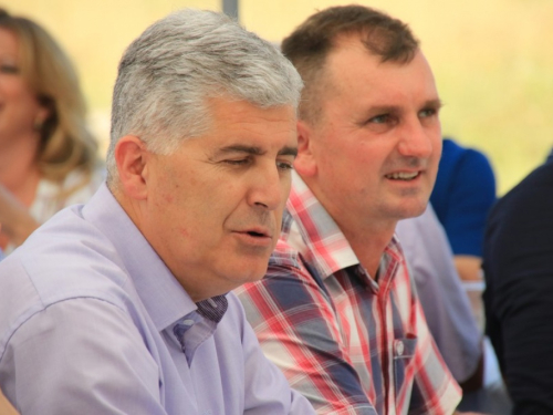 FOTO: Hrvatski član Predsjedništva BiH na druženju s ramskim HDZ-om
