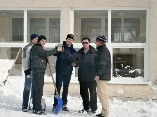 Foto: Spašavanje krova Srednje škole