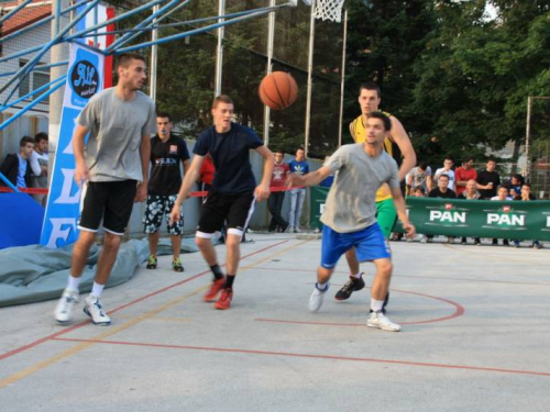 FOTO: Počeo turnir u uličnoj košarci "Streetball Rama 2014."