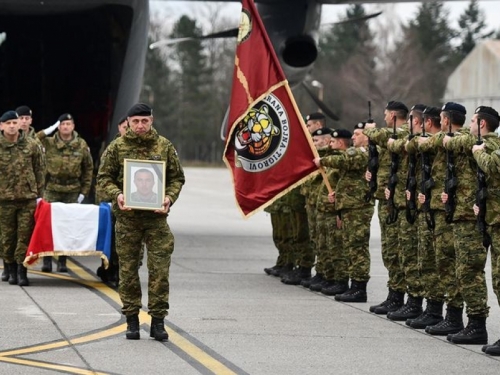 Tijelo preminulog vojnika prevezeno u Hrvatsku