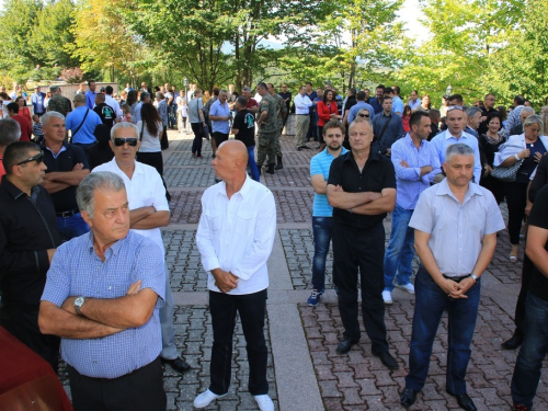 FOTO/VIDEO: Na Uzdolu obilježena 22. obljetnica stravičnog pokolja nad Hrvatima