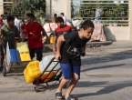 Stanovnici Gaze provalili u skladišta UN-a, otimaju osnovne namirnice za preživljavanje