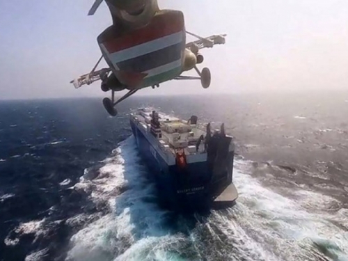 Huti opet napali u Crvenom moru - Američki helikopteri uništili njihove brodove