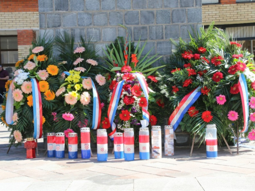 FOTO: Polaganjem vijenaca i svečanom sjednicom započelo obilježavanje Dana općine