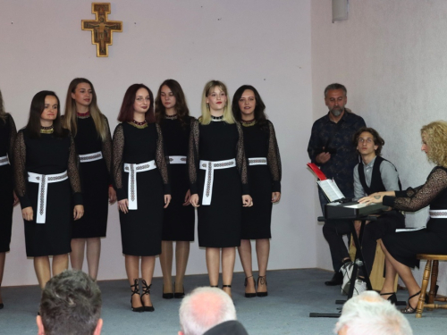 FOTO: Na Šćitu održana 5. kulturno-vjerska baština Hrvata BiH pod geslom ''Vratimo nadu zavičaju''