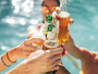 Evo što se događa vašem tijelu kad pijete alkohol po vrućini