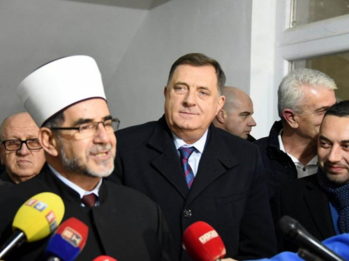 Dodik donirao 100.000 KM za izgradnju Islamskog centra u Doboju