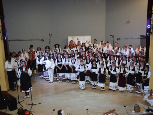 FOTO/VIDEO: Večer folklora u Prozoru