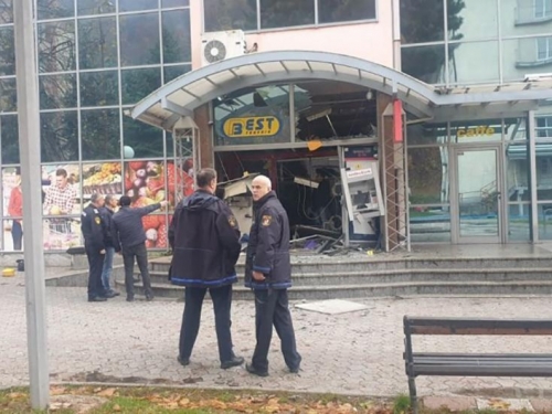 Eksplozija probudila stanovnike: Plinskim bombama raznesena dva bankomata