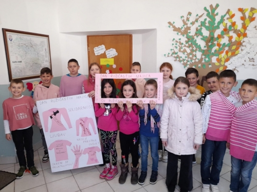 FOTO: OŠ Marka Marulića Prozor obilježila 'Dan ružičastih majica'