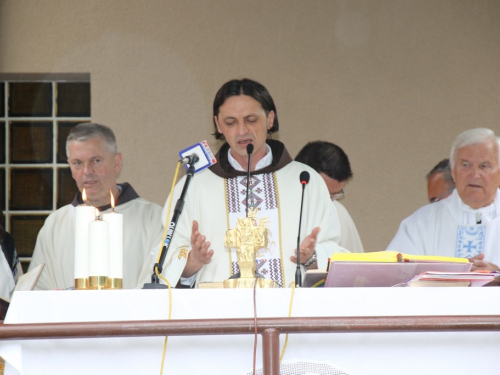 FOTO: Vanjska proslava sv. Ante u župi Gračac