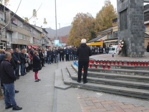 FOTO: Povodom Svih svetih u Prozoru zapaljene svijeće za poginule i preminule branitelje