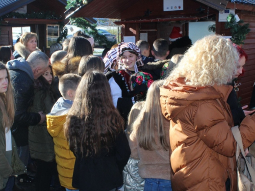 FOTO: U Prozoru otvoren Božićni sajam