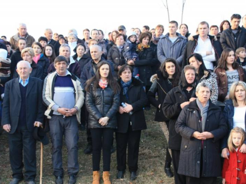 FOTO: Fra Andrija Jozić predvodio Križni put na Uzdolu