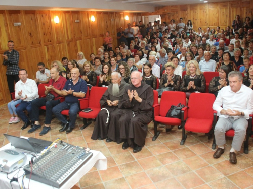 Na Šćitu upriličen susret s fra Ilijom Barišićem, misionarom koji miriše na svetost