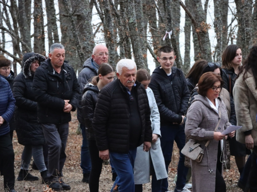 FOTO: Put križa kroz fratarski gaj na Šćitu