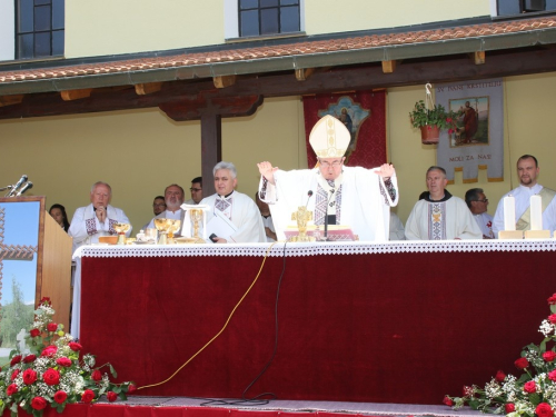 FOTO: Na Uzdolu svečano proslavljen sv. Ivo i 160. obljetnica župe