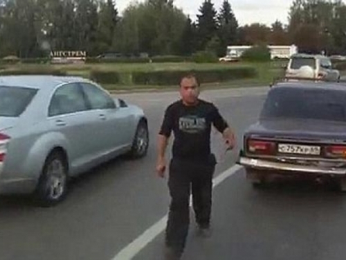 Vozač autobusa iz Rusije krenuo u obračun s bahatim sudionicima prometa