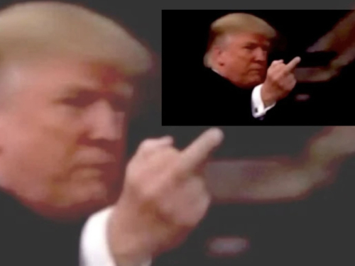 Trump na dovikivanje odgovorio srednjim prstom