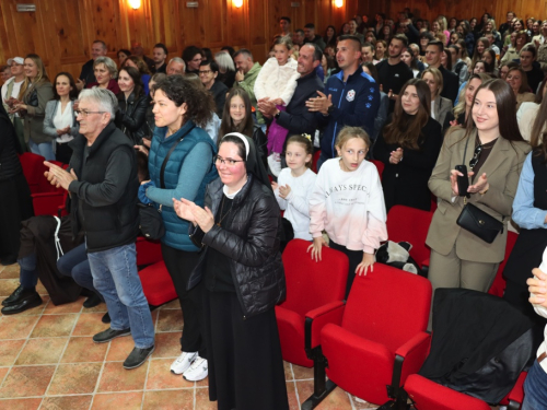 FOTO: ''Duhovni boj'' na Šćitu: Snažna poruka i dojmljiva izvedba oduševili prepunu dvoranu