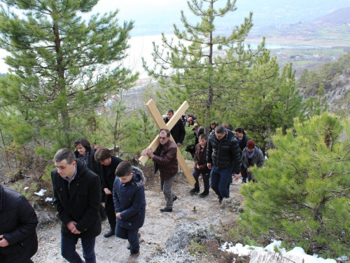 FOTO: Ramski put križa na brdo Gračac