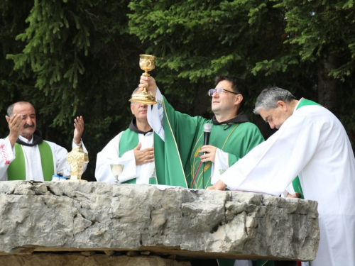 FOTO: Na Vran planini služena misa za poginule duvandžije