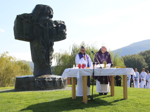 FOTO: Dan sjećanja na ramske žrtve