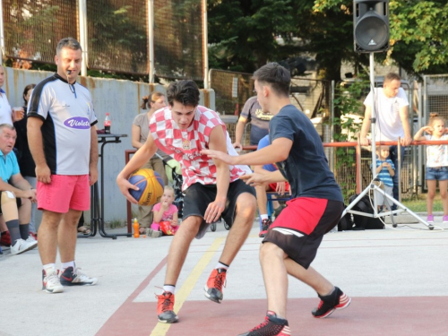 FOTO: Ekipa ''ALF Market'' osvojila Streetball za juniore