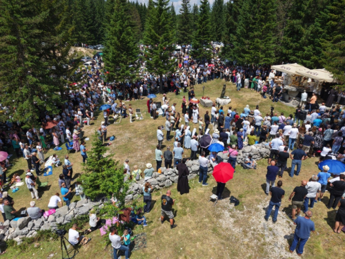 FOTO/VIDEO: Tisuće vjernika na Kedžari proslavilo 'Divin dan'