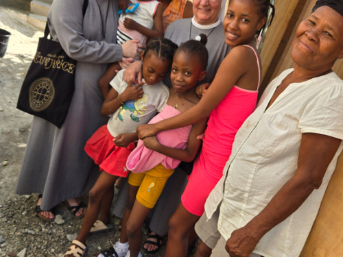 Pismo misionarki s Haitija: Djeca bez škole, kuće uništene, ali narod i dalje ne gubi vjeru