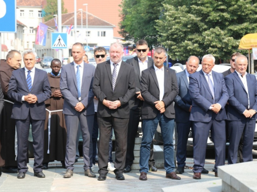 FOTO: Polaganjem vijenaca i svečanom sjednicom započelo obilježavanje Dana općine