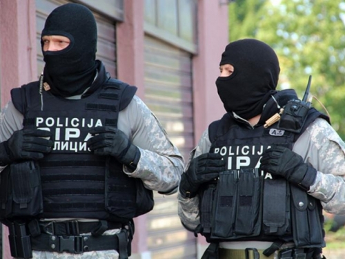 Velika policijska akcija u tri županije - pretresi na 43 lokacije