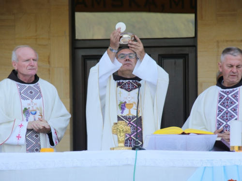 FOTO: Misa Uočnica povodom proslave Velike Gospe u župi Rama Šćit