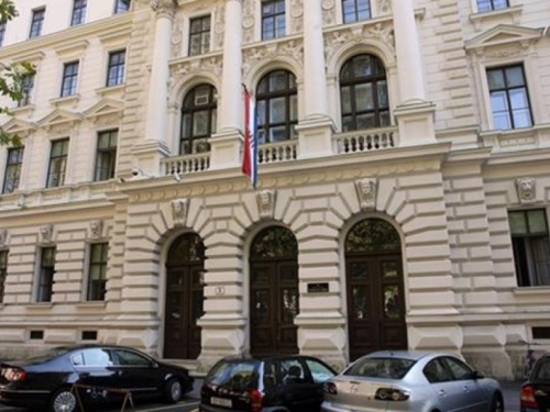 Hrvatsko tužiteljstvo optužilo 29 ljudi za ratni zločin u Voćinu