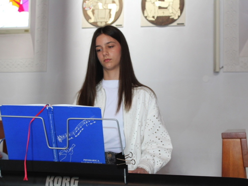 FOTO: U Prozoru održan 18. festival duhovne glazbe ''Djeca pjevaju Isusu''